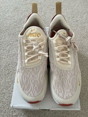 Nike Women's Air Max 270
Light Cream / Gold Terra Blush
- Size 8